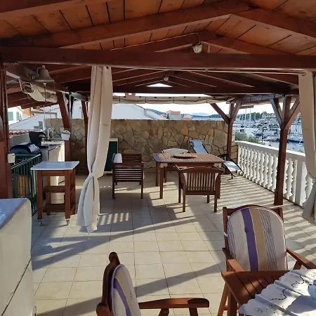 Appartement Studio Apartman Jezera